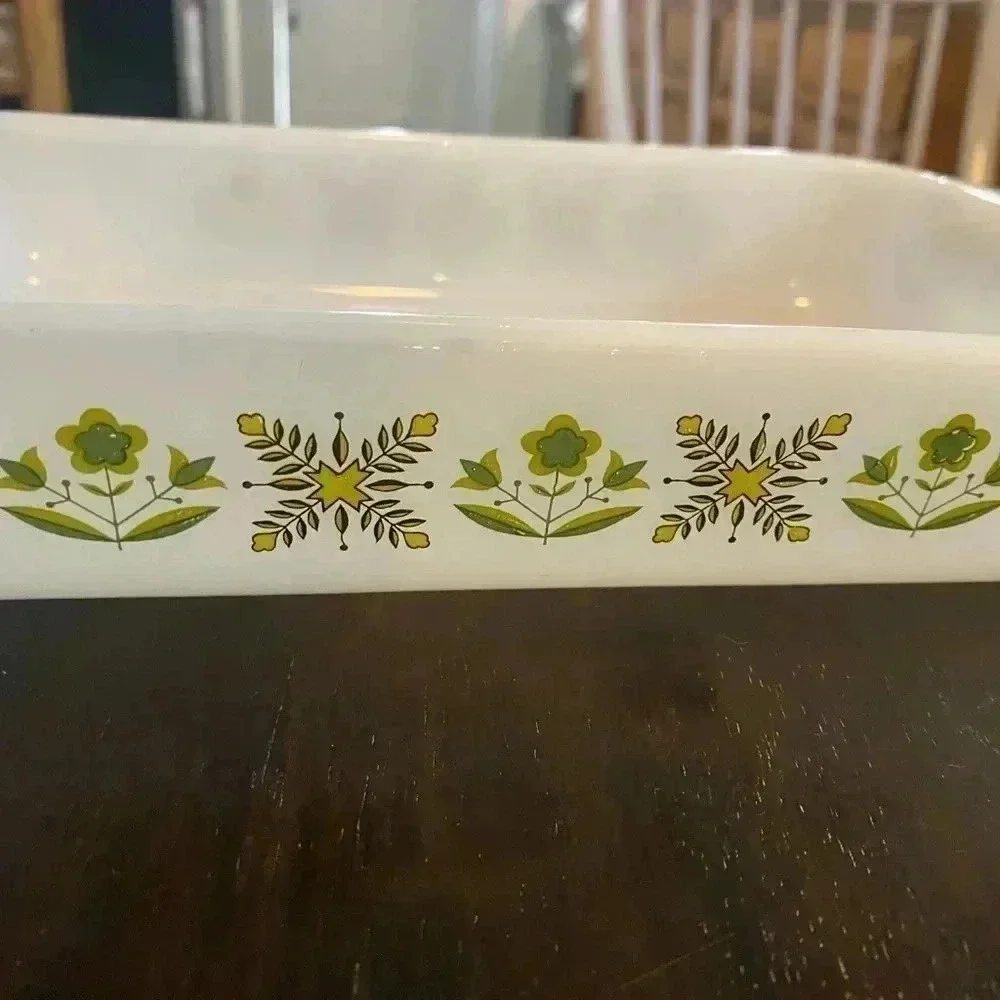 Fire King Green Meadow Pattern 432‎ Milk Glass 1.5 Qt Baking Casserole Dish